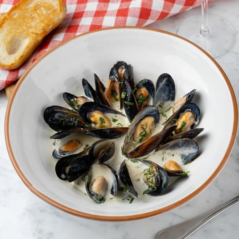 Мидии тушенные в сливочном соусе