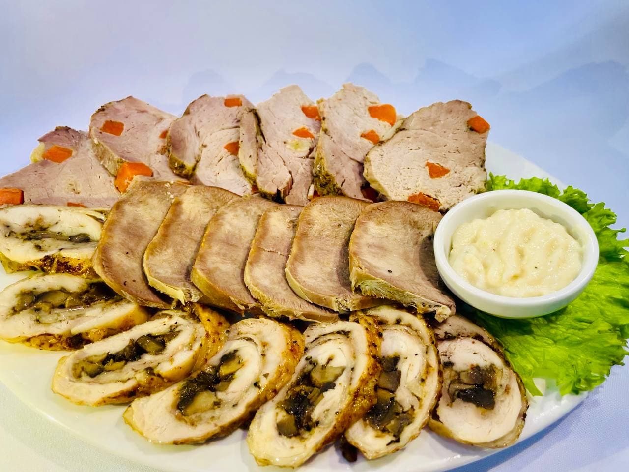 Ассорти из мясных деликатесов