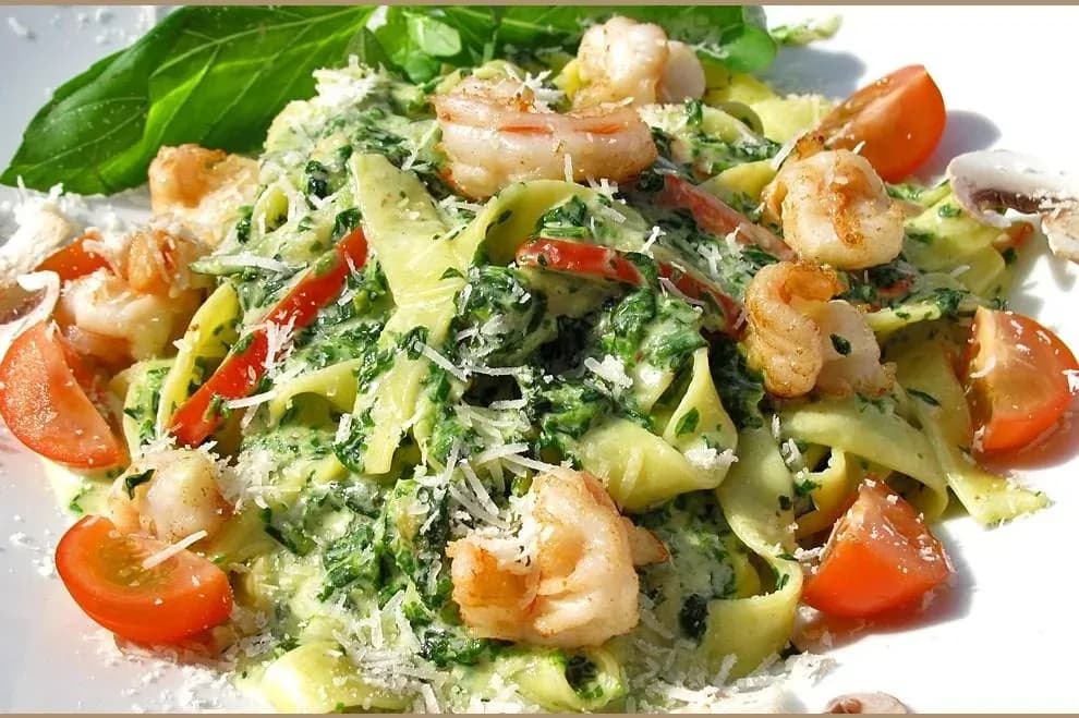 Паста Фетучини с креветками и шпинатом