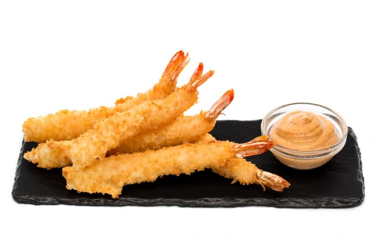 Креветки в темпурной панировке с соусом