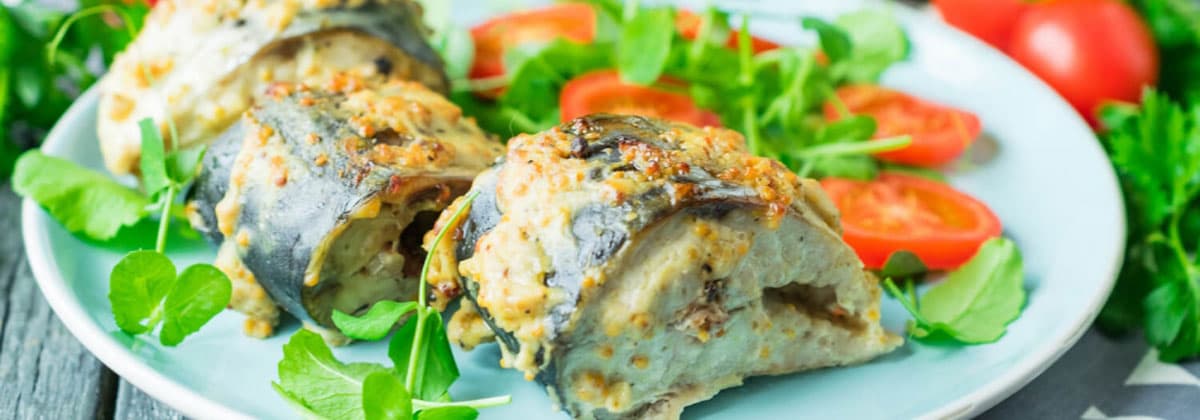 Скумбрия запеченная в грибном соусе