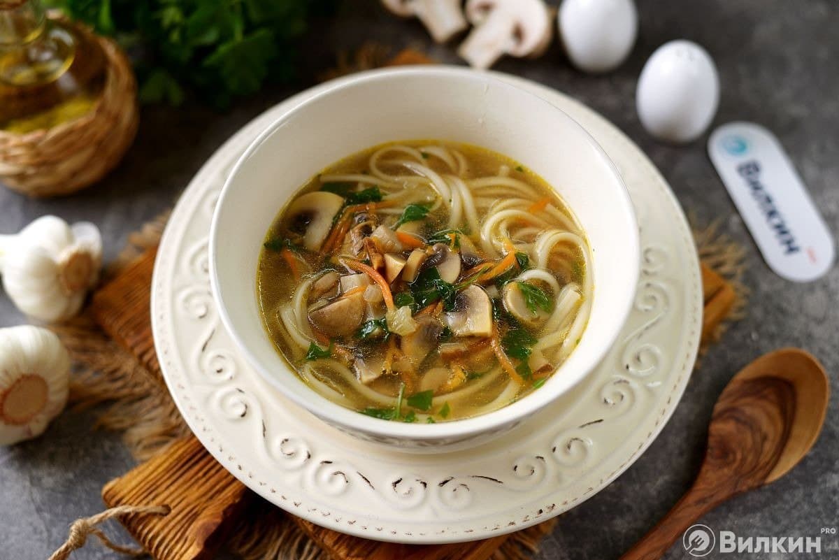 Суп лапша с грибами