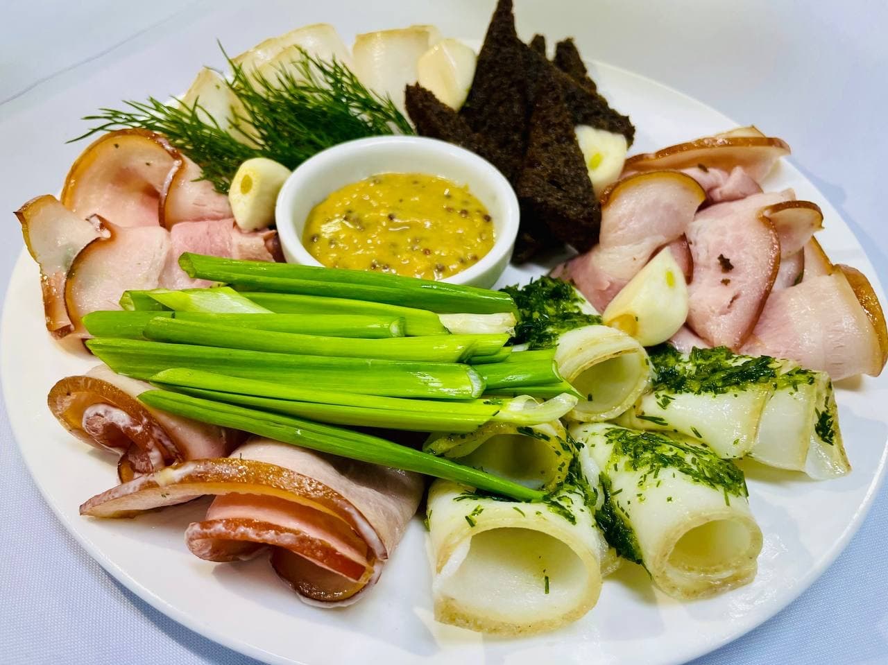 Ассорти из домашнего сала