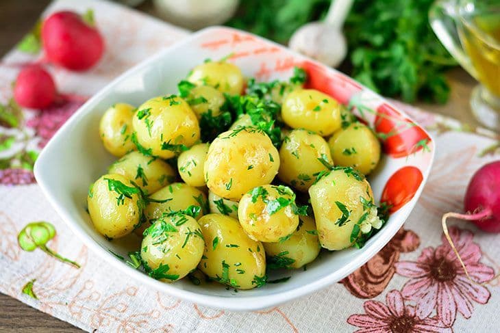 Картофель отварной с зеленью